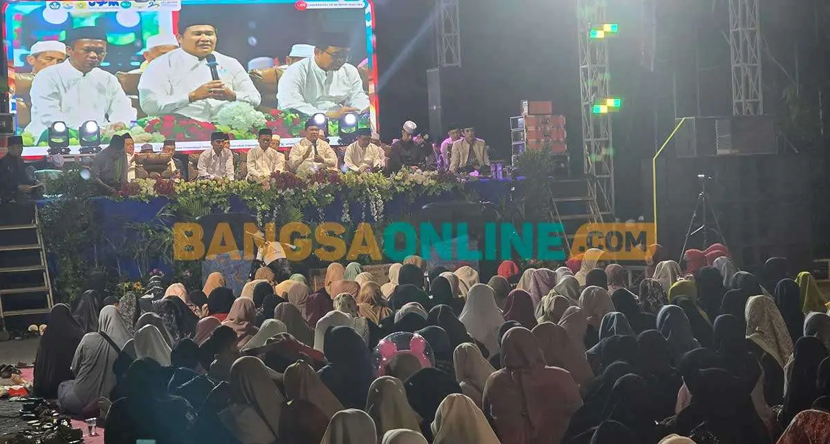 UTM Bersholawat yang menjadi bagian dari rangkaian Dies Natalis ke-25. Foto: AHMAD FAUZI/BANGSAONLINE