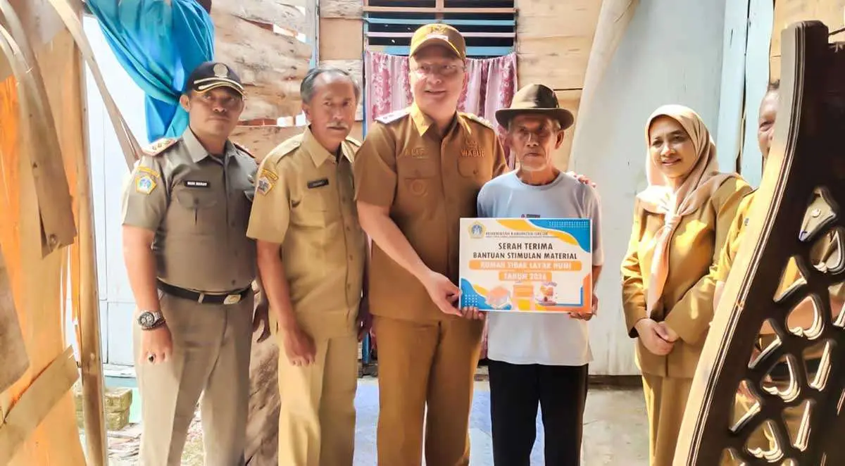 Wabup Gresik Salurkan Bantuan RTLH untuk 3 Warga