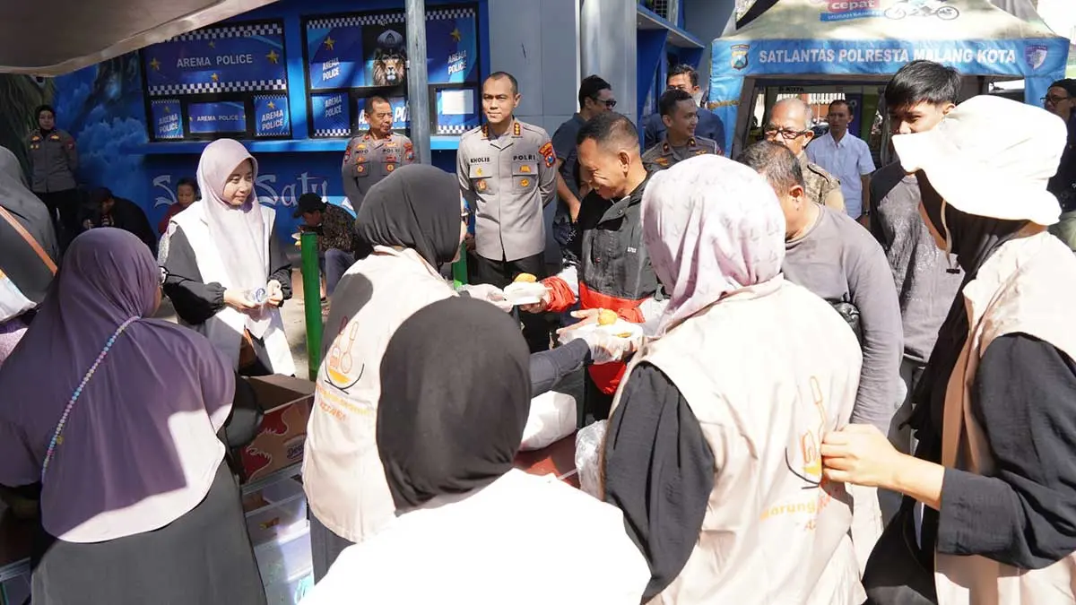 Polresta Malang Kota Gelar Program Makan Bareng Gratis di Alun-Alun Merdeka