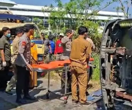 Hilang Kendali, Truk Boks Adu Banteng dengan Colt Diesel di Solokuro Lamongan