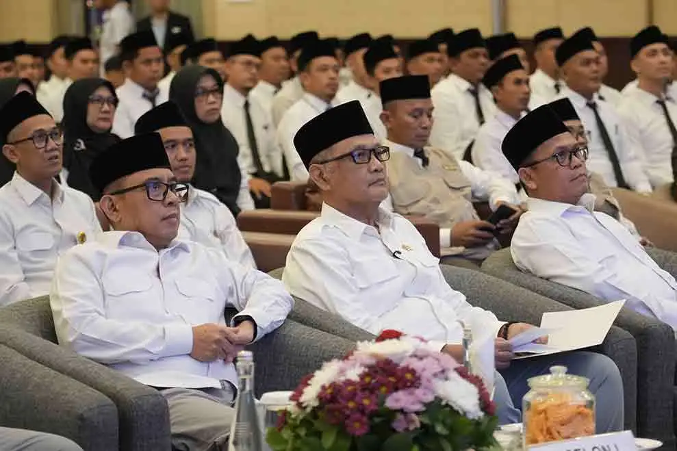 Dari kanan, Sekjen Kemenhaj Teguh Dwi Nugroho, Menhaj Gus Irfan, dan Dirjen Kemenhaj Puji Raharjo di acara Entry Program. (Ist)