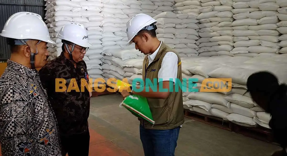 Bersama Pemerintah dan Media, Bulog Madiun Gelar Uji Tanak Beras