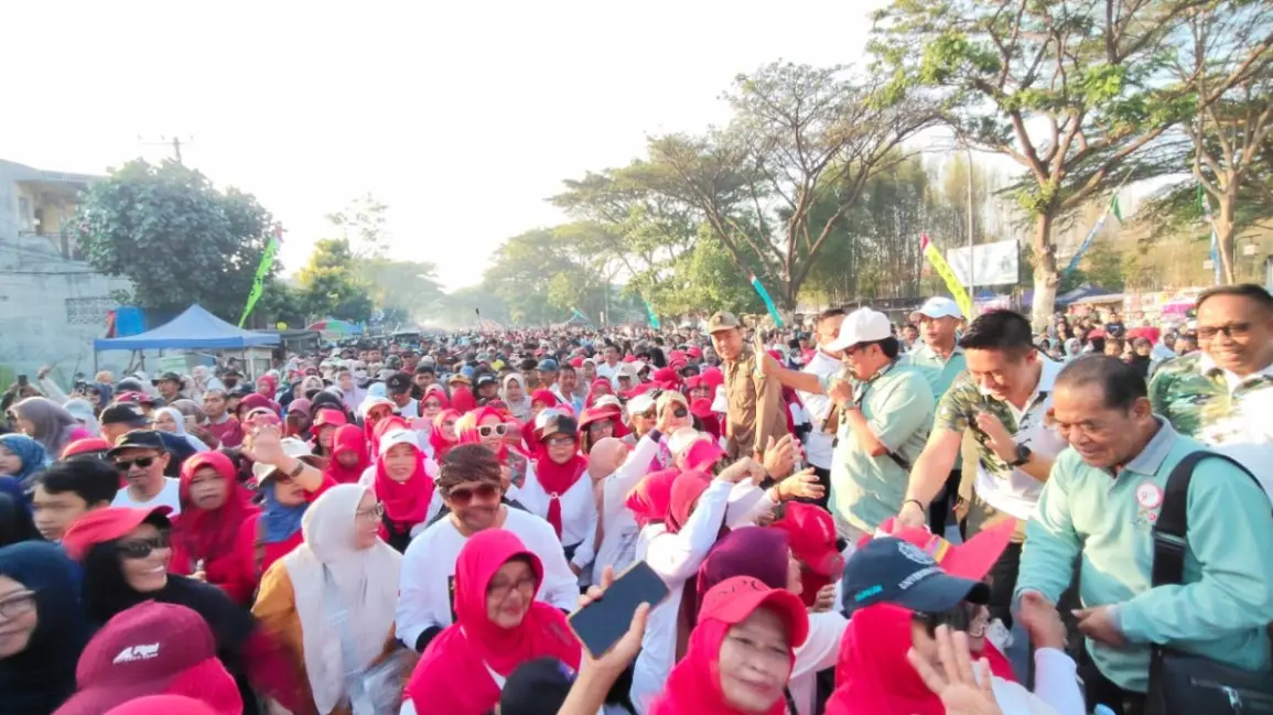 Ribuan Warga Kediri Meriahkan Jalan Sehat HUT Ke-79 Koperasi di SLG, UMKM Ikut Terdongkrak