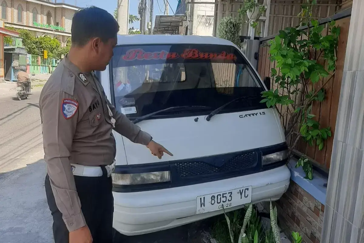 Diduga Kena Serangan Jantung, Sopir Pikap di Babat Lamongan Meninggal Usai Tabrak Becak dan Pagar