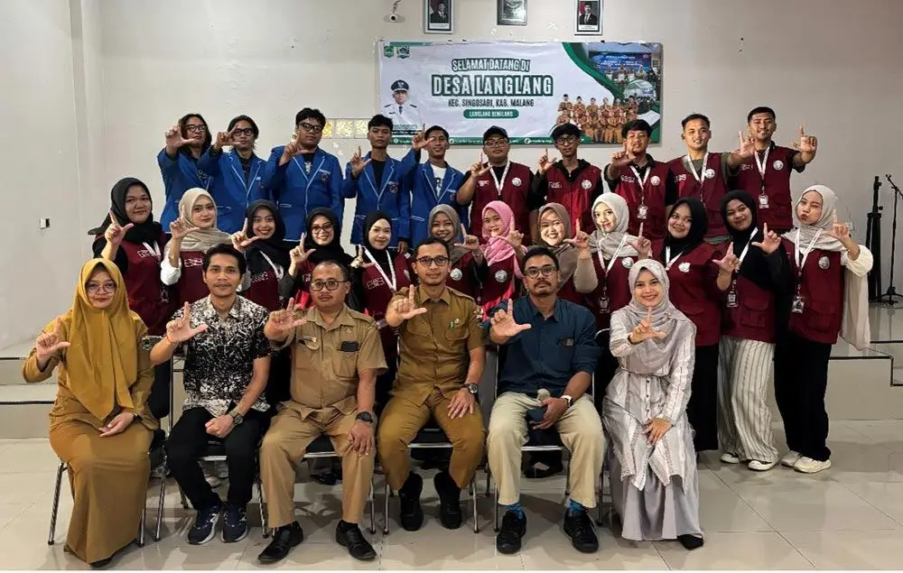 Gabungkan Kompetensi Keilmuan, Unira dan ITB ASIA Malang Terjunkan Tim KKN-T di Desa Langlang
