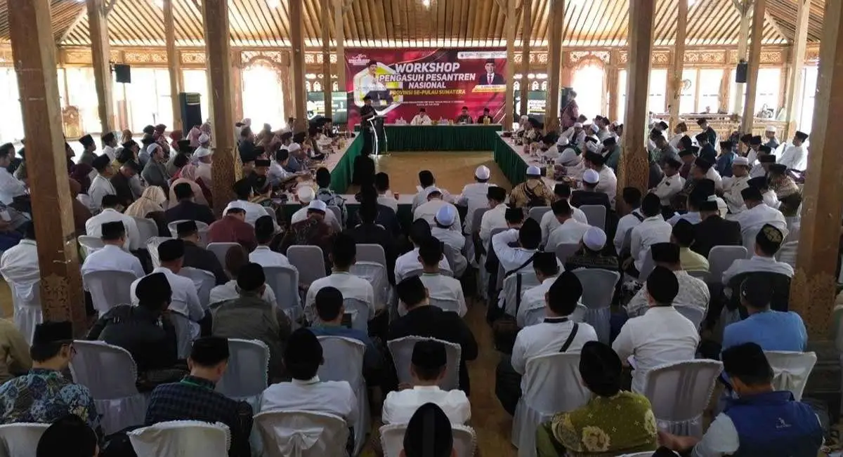 Ketua MPR RI saat membuka Workshop Pengasuh Pesantren se-Indonesia angkatan ke-12 yang digelar di Joglo Agung Pesantren VIP Bina Insan Mulia 2, Cirebon.