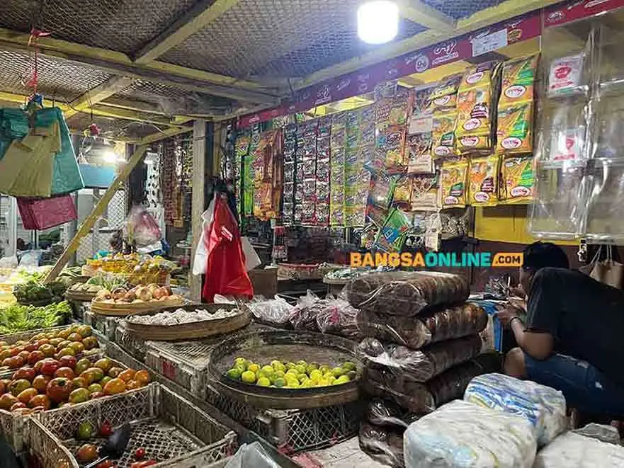 Simak daftar harga sembako Jateng terbaru hari ini. Foto: Bangsaonline.