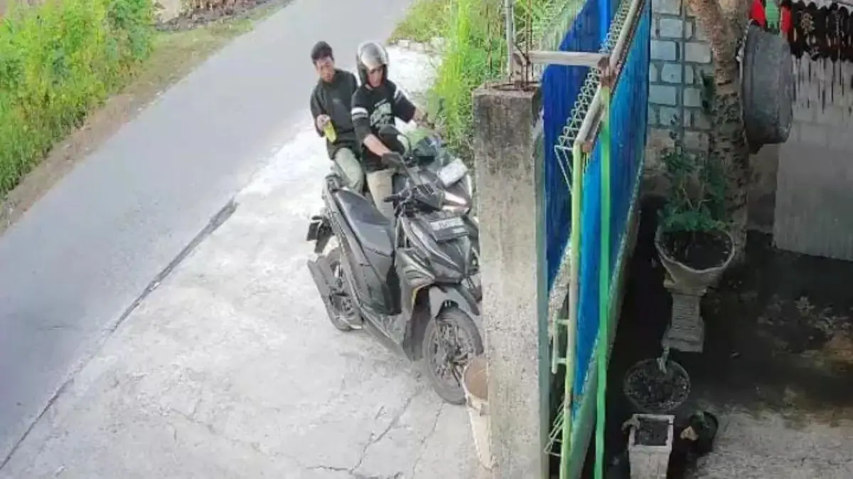 PPL di Lamongan Kehilangan Motor dan Ponsel saat Bertugas, Aksi Pelaku Terekam CCTV