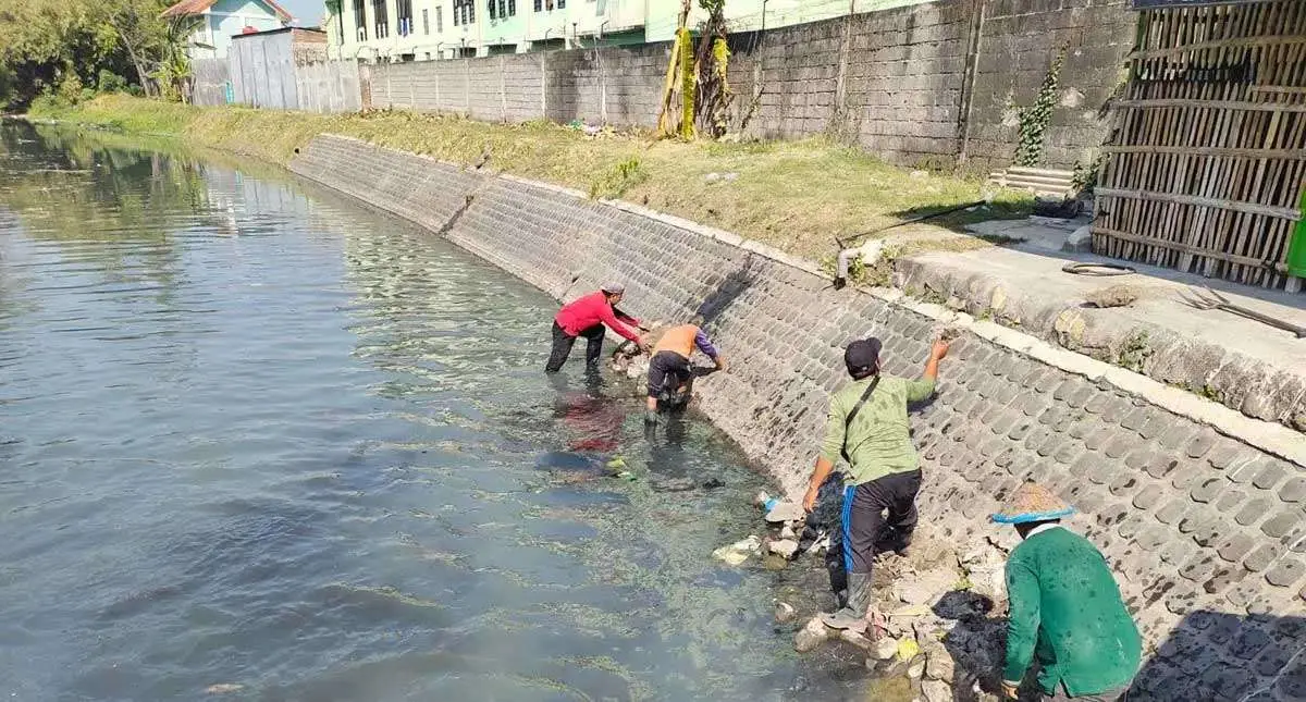 Pemkab Jombang Intensifkan Pembersihan Drainase Jelang Muktamar NU