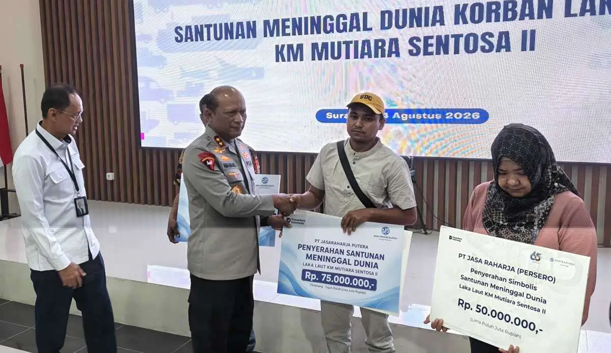 Kunker ke Surabaya, Wamenhub Serahkan Santunan untuk Korban KM Mutiara Sentosa II