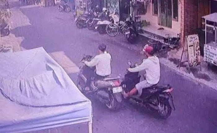 Curanmor di Manyar Gresik Terekam CCTV, Motor Dibawa Kabur dengan Cara Didorong