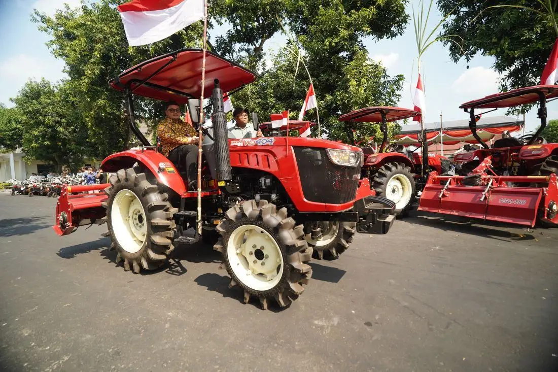 Bupati Dhito Salurkan 216 Alsintan, Siapkan 532 Sumur untuk Hadapi Kemarau di Kediri