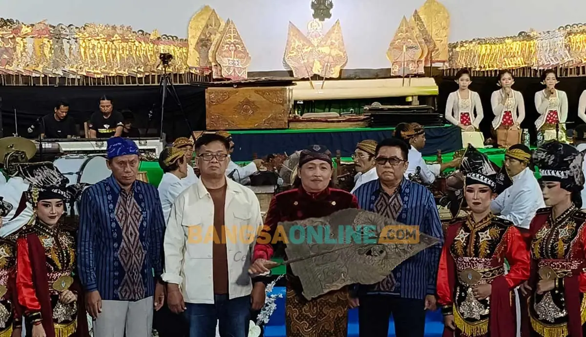 Peringati Dies Natalis ke-49, UNP Kediri Gelar Wayang Kulit Semalam Suntuk