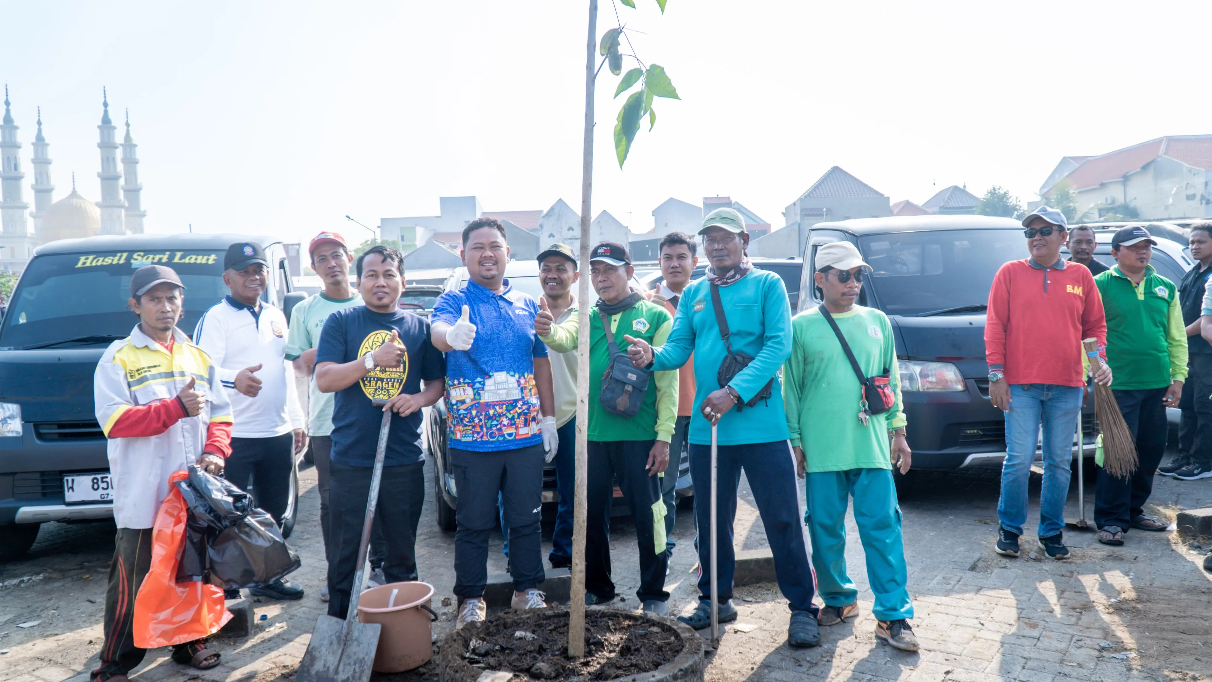 Jumat Asri di Pasar, Bupati Gresik Ajak Warga Hadapi Ancaman Perubahan Iklim