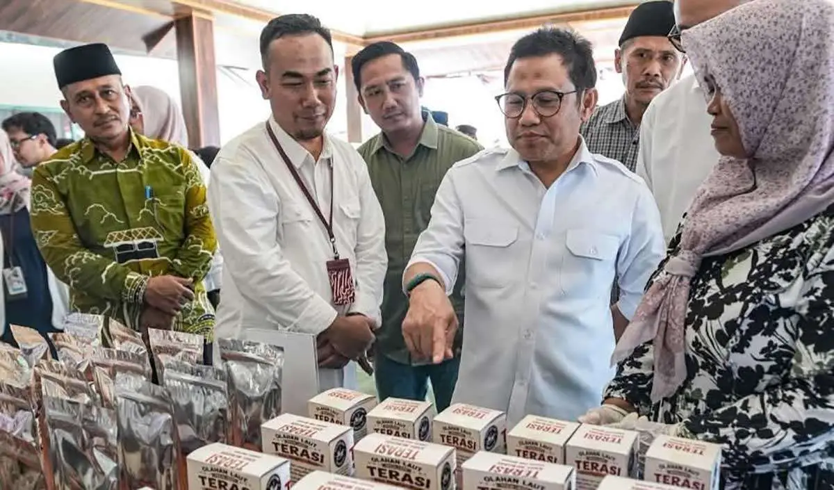 Menko PM Tinjau Pemberdayaan Perempuan di Mengare Gresik