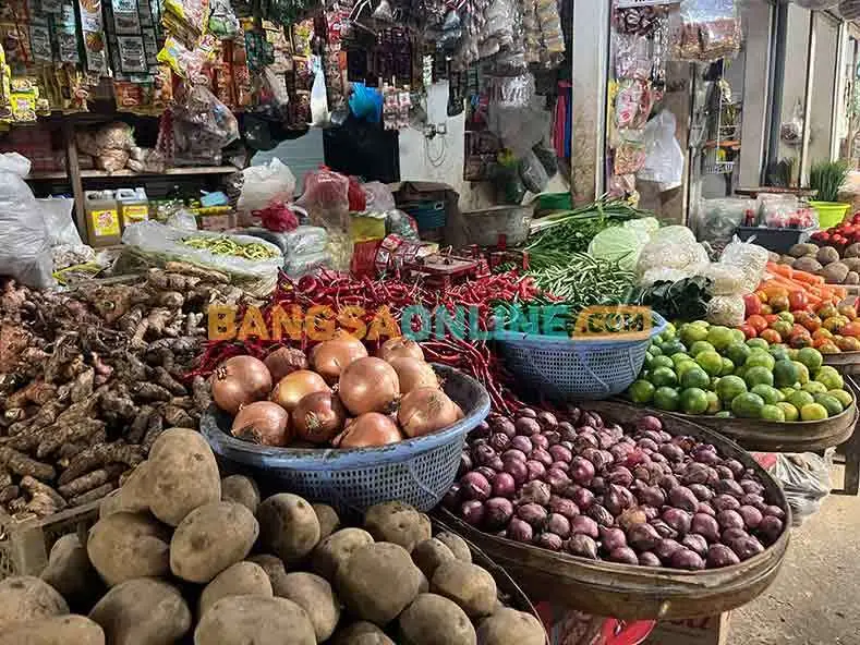 Fluktuasi Harga Sembako Jatim Hari Ini: Teri dan Cabai Merangkak Naik