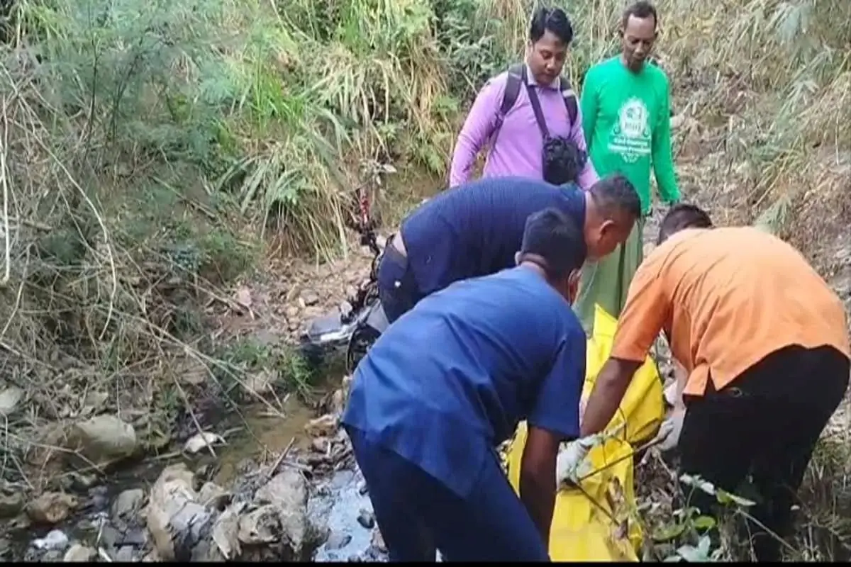 Motor Hilang Kendali hingga Terjun ke Sungai, Pemotor di Lamongan Tewas