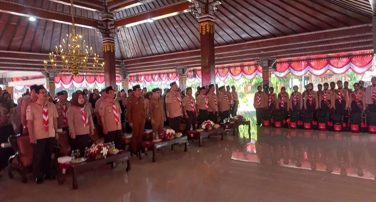 Bupati Mojokerto Berangkatkan Kontingen Jamnas XII ke Cibubur
