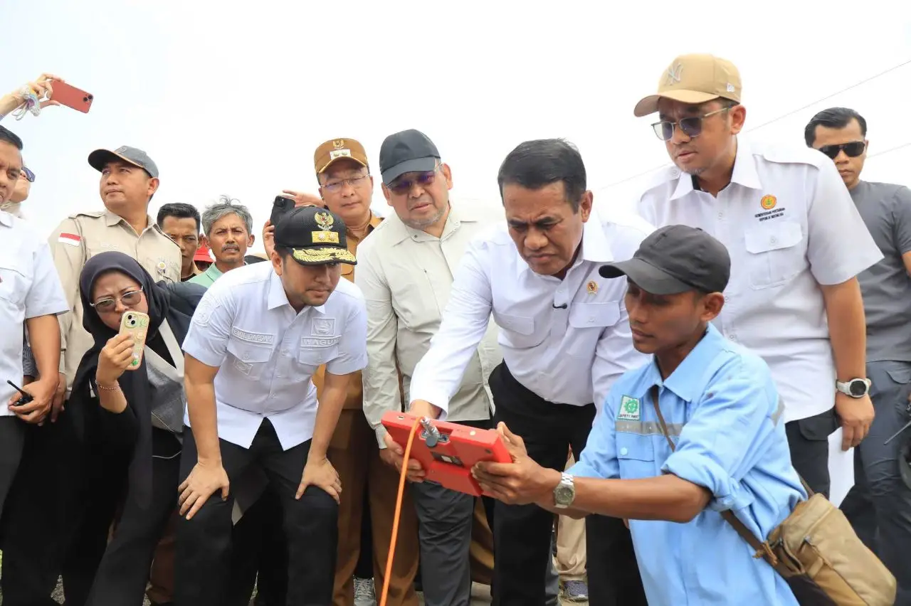 Tangkal Kekeringan, Mentan Beri Dukungan Pengairan dan Alsintan untuk Petani Gresik