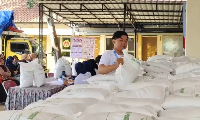 Bulog Salurkan 30 Kg Bantuan Beras per PBP untuk 3 Bulan di Surabaya