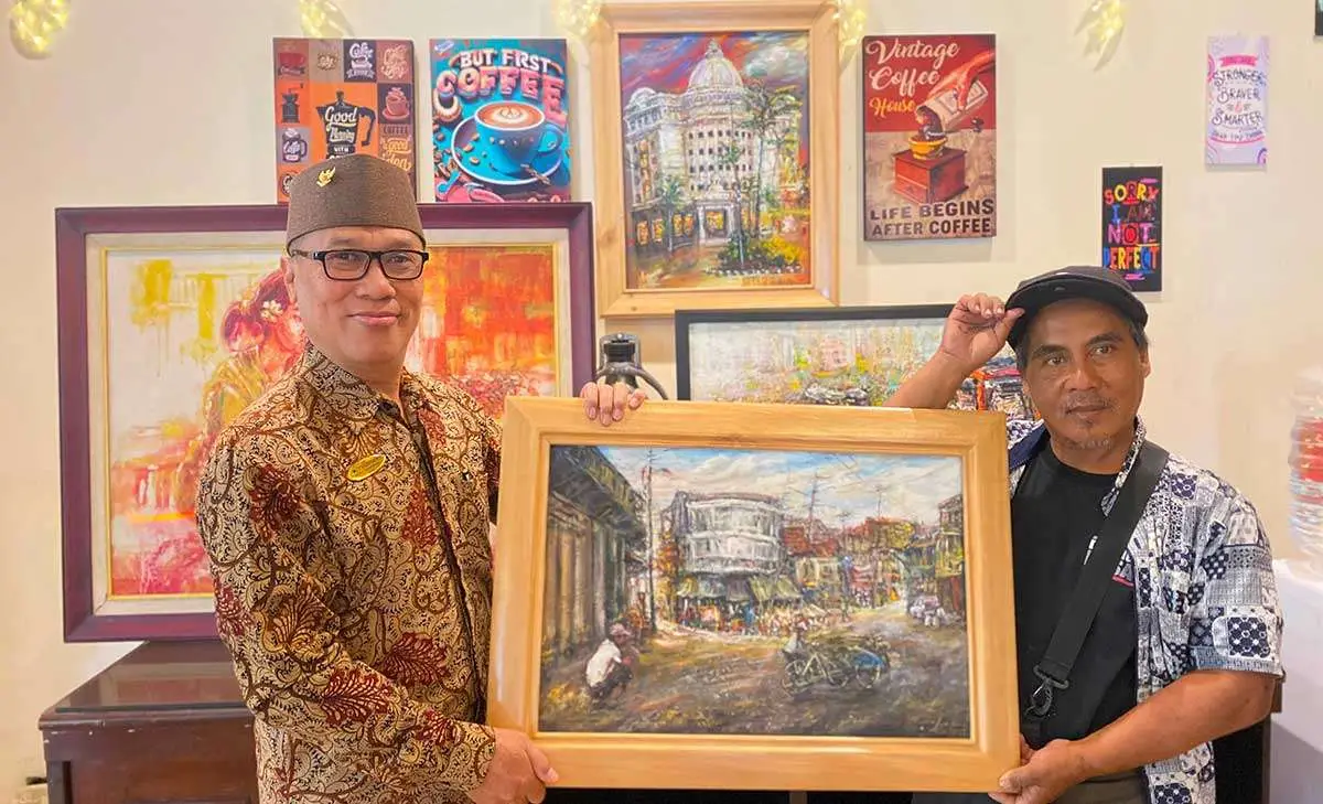 Lutfi Satako Gelar Pameran Lukisan Tunggal dan Sesi Sketsa Langsung di Quds Royal Hotel Surabaya