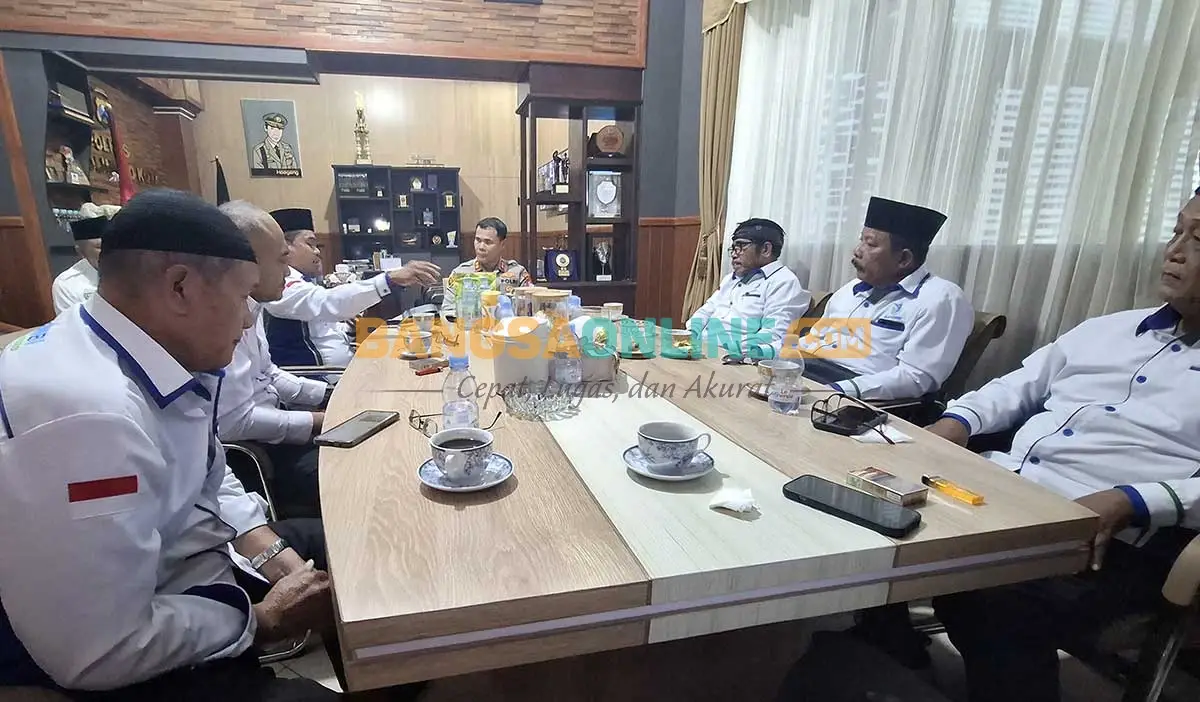 Kapolres Probolinggo Kota ketika audiensi dengan Gapembi atau Gabungan Pengusaha Makan Bergizi Indonesia. Foto: SUGIANTO/BANGSAONLINE
