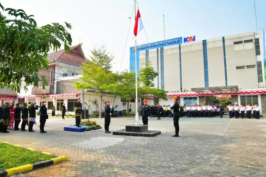 Gelar Upacara HUT Kemerdekaan RI ke-81, VP Daop 7 Madiun Sampaikan Amanat Dirut KAI