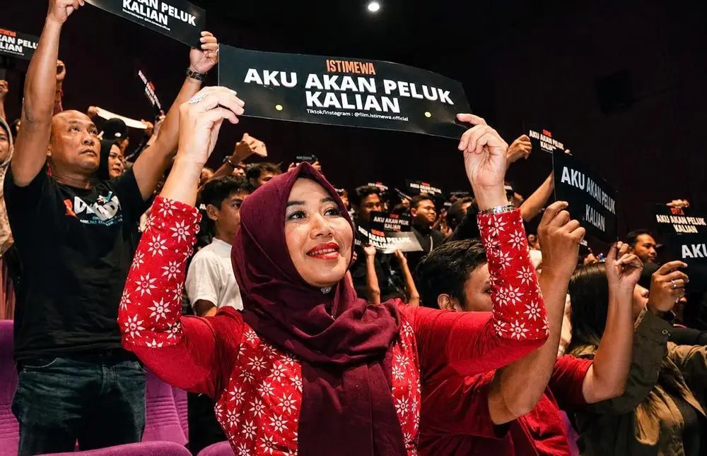 Nonton Bareng Konten Kreator Jatim, Ning Lia Sebut Film 'Istimewa' Sarat Pesan Humanisme