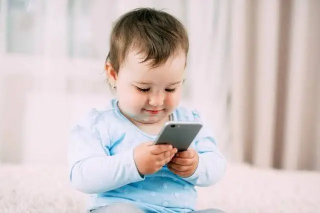 Dear Orang Tua, Jangan Beri Gadget ke Anak yang Sedang Rewel, Psikolog Ungkap Bahayanya