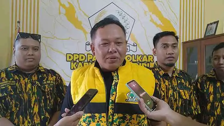 Peringati HUT ke-81 RI, DPD Partai Golkar Kediri Bagikan 200 Kg Telur dan Es Krim ke Warga