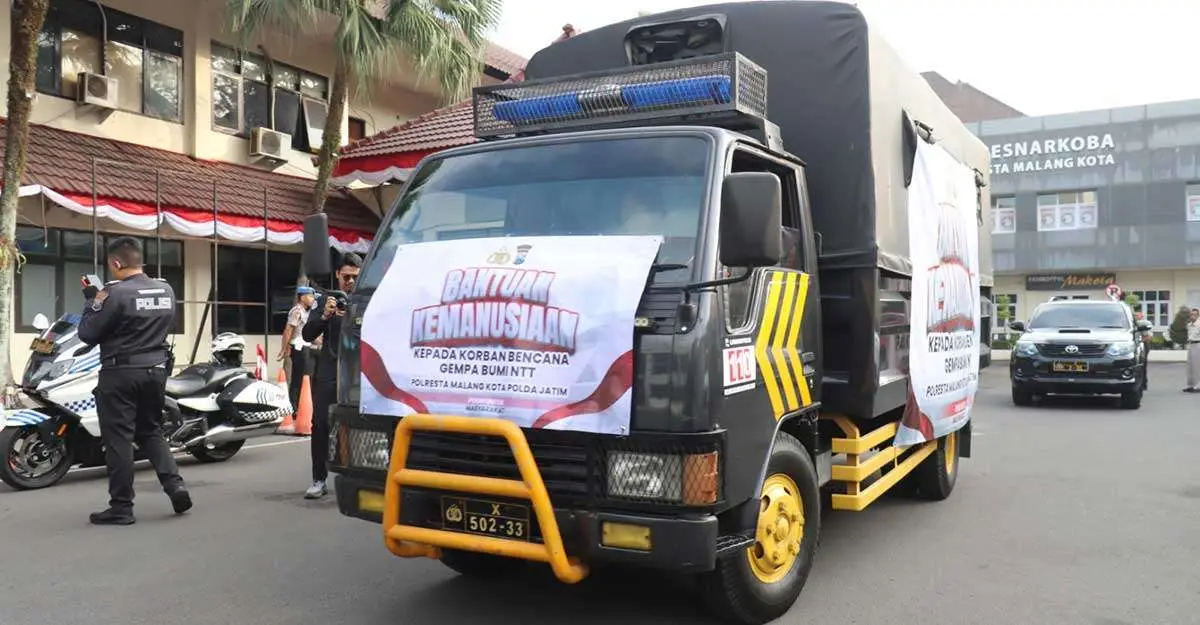 Truk bantuan yang disalurkan dari Polresta Malang Kota untuk korban bencana di NTT.