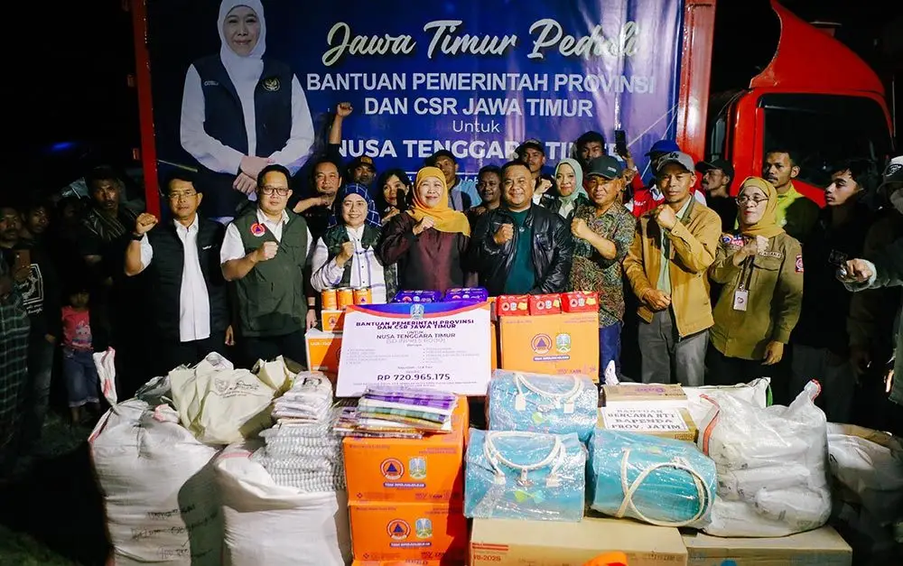 Wujud Solidaritas Jatim, Khofifah Salurkan 65 Ton Logistik dan Tim Medis untuk Korban Gempa NTT