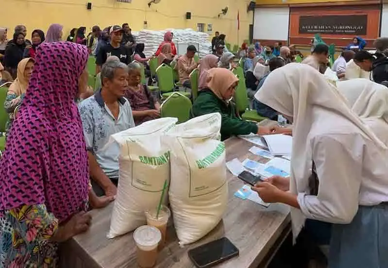 Bulog Kediri Salurkan 1.060.080 Kg Beras ke 35.336 Warga