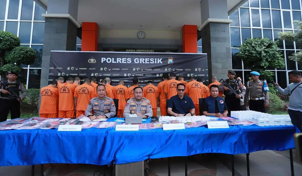 Konferensi pers pelaksanaan Operasi Tumpas Narkoba Semeru 2026 di Mapolres Gresik.