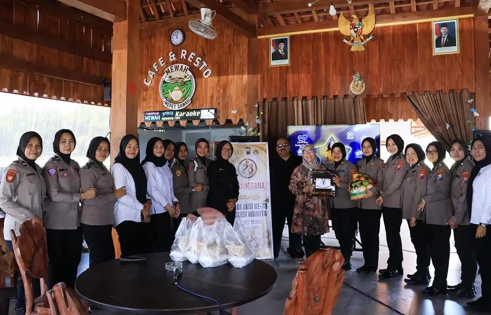 Sambut Hari Jadi ke-78, Polwan Polres Ngawi Gelar Anjangsana dan Silaturahmi ke Senior Purna Tugas
