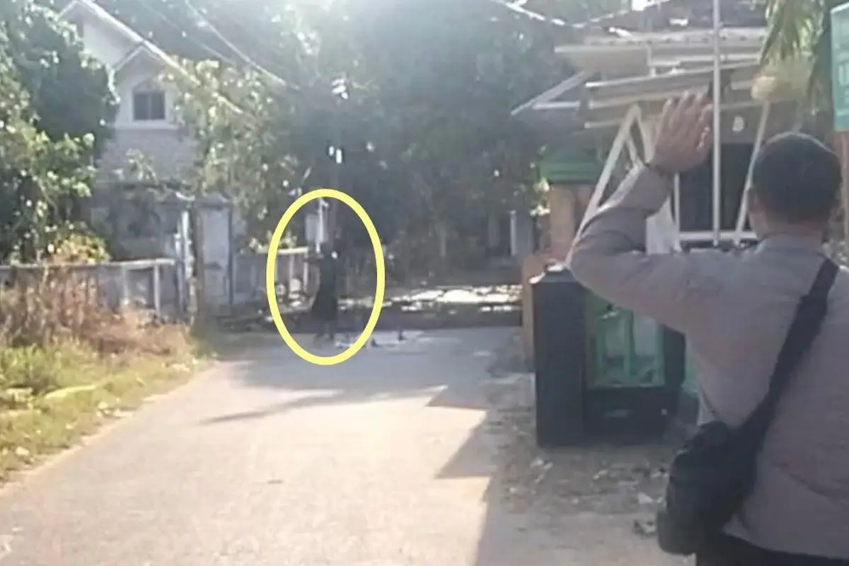 Sekdes Bangkalan Ngamuk Blokir Jalan Sambil Bawa Celurit, Minta Rp50 Juta agar Warga Bisa Lewat