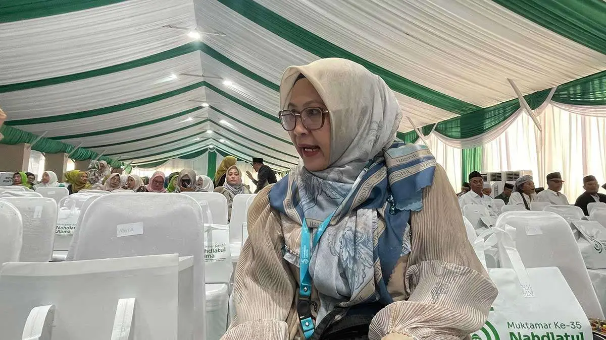 Bendahara Umum Yayasan Bahrul Ulum, Lathifah Hidayati, saat menjawab pertanyaan awak media.