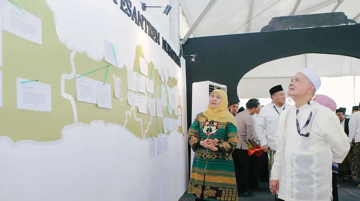 Gubernur Khofifah Resmikan Pameran dan Klinik Turots di Muktamar ke-35 NU