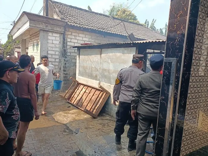 Kompor Nyala Ditinggal Ambil Air, Lapak Cilok di Lamongan Terbakar hingga Rugi Rp30 Juta