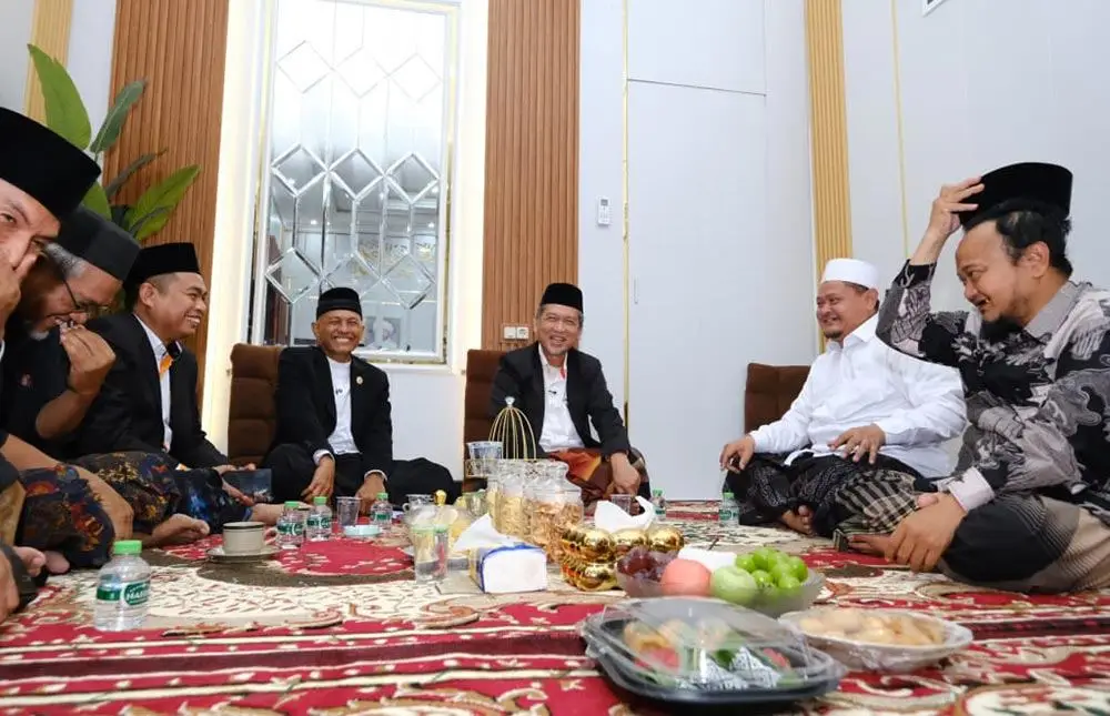 Sowan ke Gus Rozaq Tambakberas Usai Pembukaan Muktamar NU, Presiden PKS Minta Nasihat dan Doa