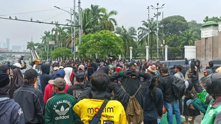 Aksi demonstrasi depan gedung DPR RI 