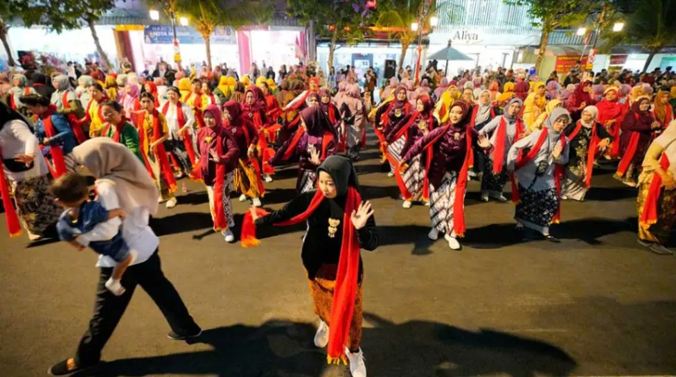 5.000 Warga Meriahkan Madiun Menari 2026 di Jalan Pahlawan