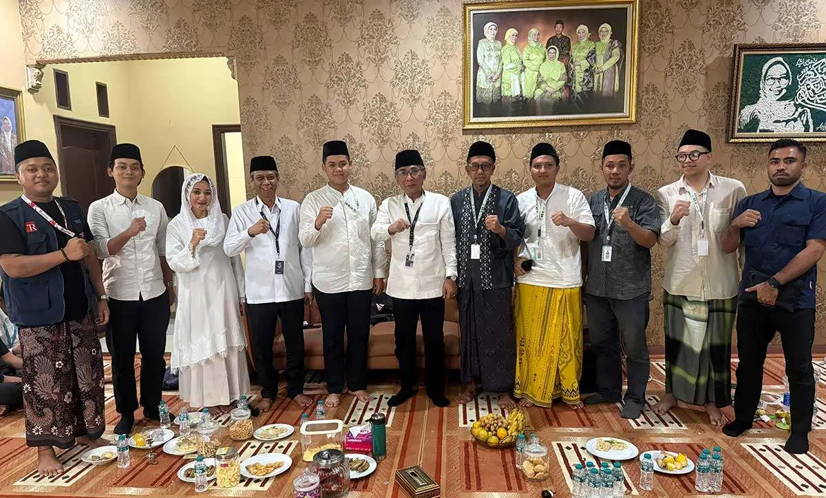 K.H. Yahya Cholil Staquf (Gus Yahya) bersama Wakil Ketua Umum YANMU, Syahdhana H Baswara.