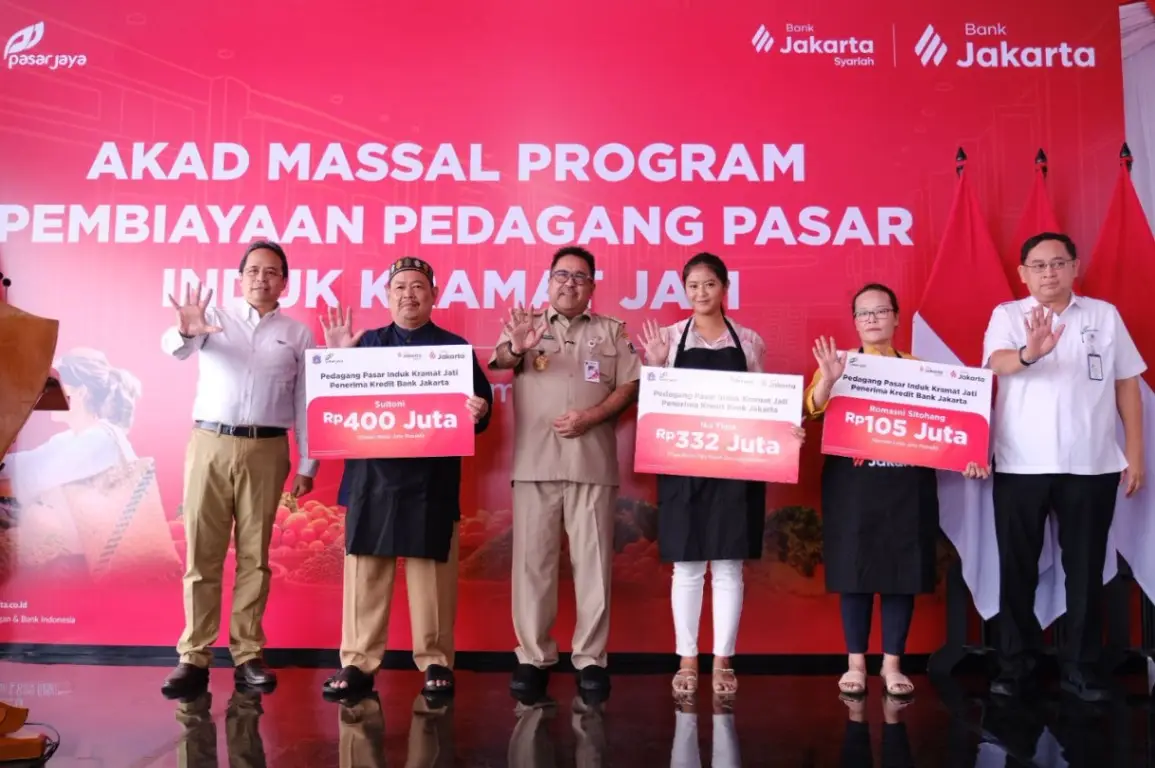Wagub DKI Saksikan Akad Kredit Massal Pedagang Pasar Kramat Jati