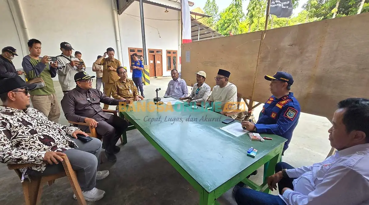 Komisi II DPRD Kabupaten Probolinggo bersama OPD terkait saat melakukan sidak ke sejumlah gudang tembakau. Foto: ANDI SIRAJUDIN/BANGSAONLINE