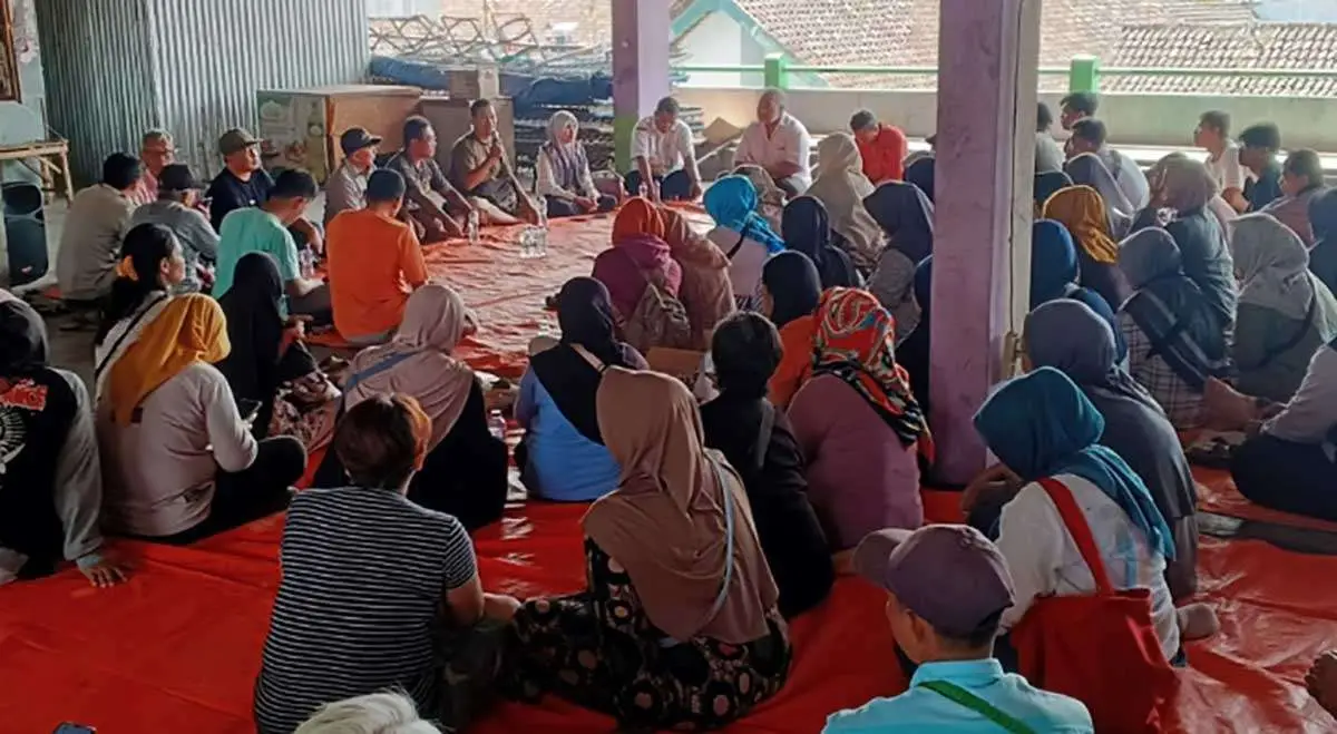 Pertemuan antara perwakilan pedagang Pasar Bandar dan Perumda Pasar Joyoboyo. Foto: Ist