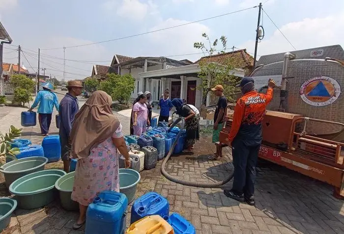 Kekeringan Mengancam 135 Ribu Warga Gresik, BPBD Siagakan Lima Truk Tangki Air Bersih