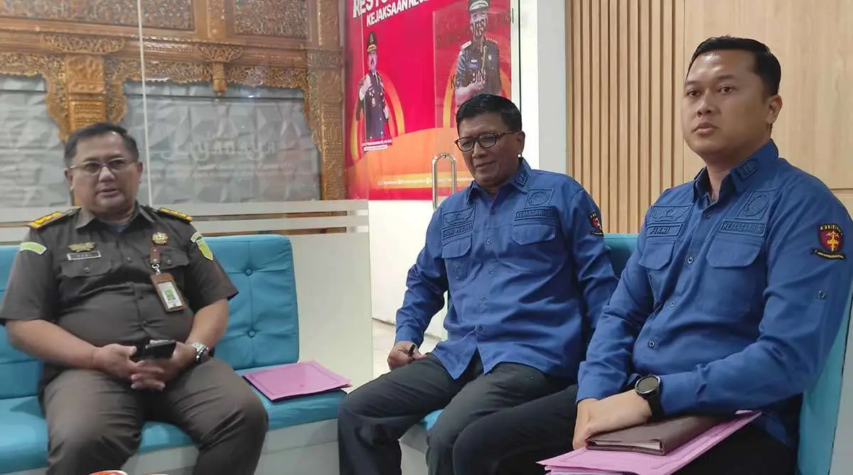 Konferensi pers terkait kredit fiktif yang digelar Kejari Kota Kediri. Foto: Ist