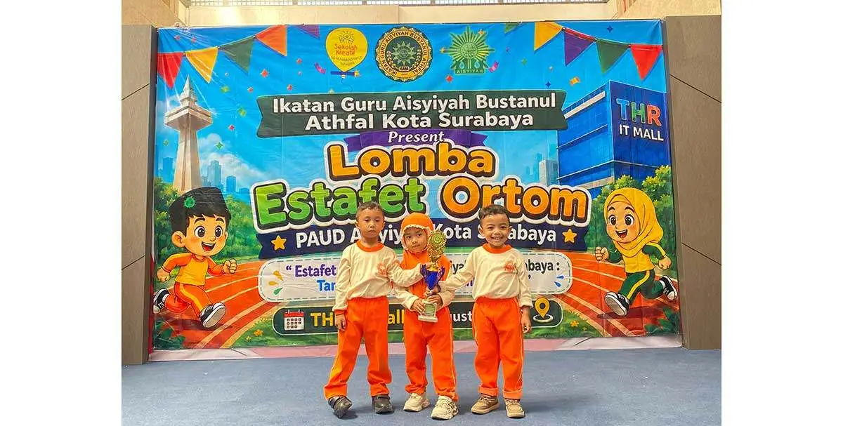 Arsya, Laiba, dan Arsya mewakili KB Aisyiyah 30, memenangkan Juara Nominasi 2 Lomba Estafet Ortom Igaba PAUD Aisyiyah tingkat Kota Surabaya, pada hari Sabtu, 29 Agustus 2026, HiTech Mall Kusuma Bangsa Surabaya. Foto: Dok. Nastiti