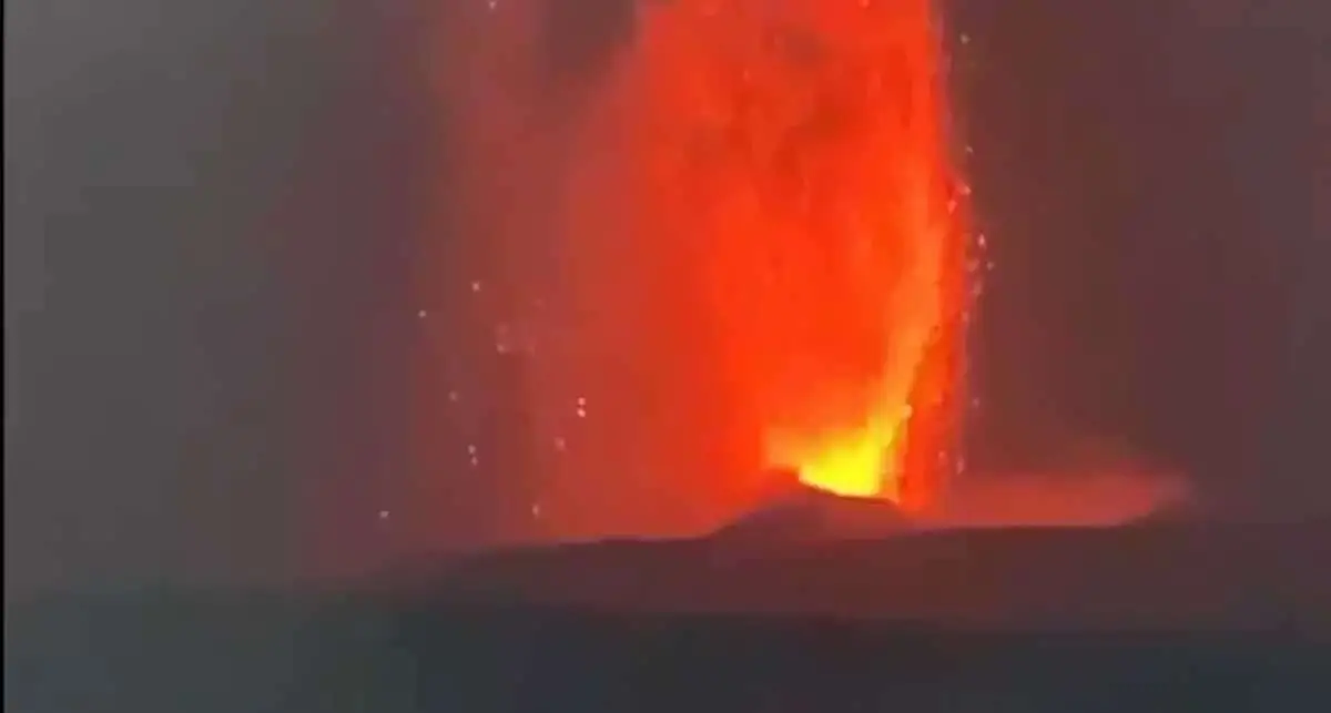 Erupsi Gunung Anak Krakatau. Foto: Ist